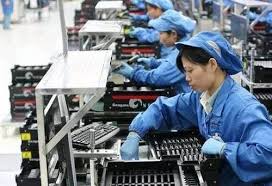 中国的制造业活动在2月再次萎缩但步伐放缓