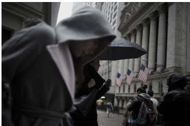 纽约证券交易所所有者的股票随着摩根士丹利和富达计划竞争对手交易而下跌