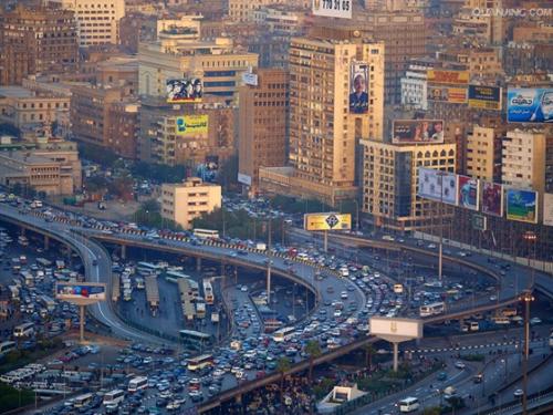 银行全力支持埃及的基础设施项目 特别是针对发展上埃及的项目