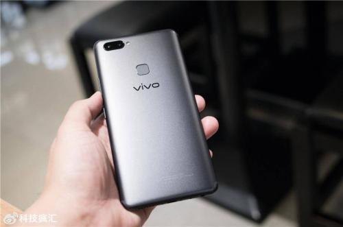 TENAA认证网站上发现了一款​​型号为Vivo V1730GA的全新Vivo智能手机