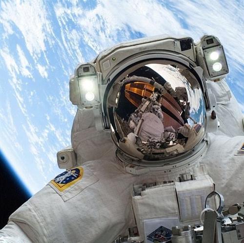 两名宇航员如何帮助从太空拍摄Darren Aronofsky的新电视剧