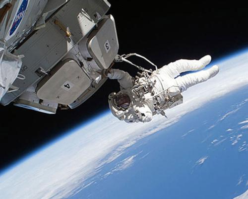 美国宇航局选择卫星制造商Maxar建造其新月球空间站的第一个关键部分