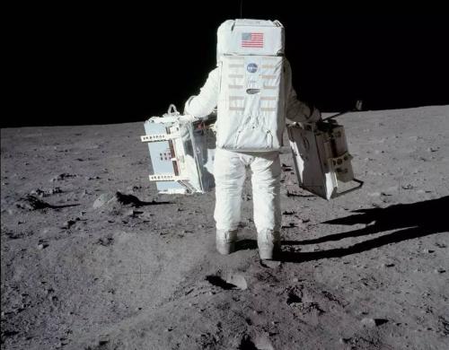 美国宇航局的太空船点在月球表面注定了月球着陆器的坠毁现场