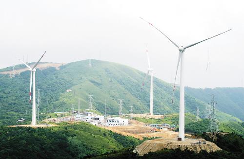 不平衡的风电场规划加剧了波动