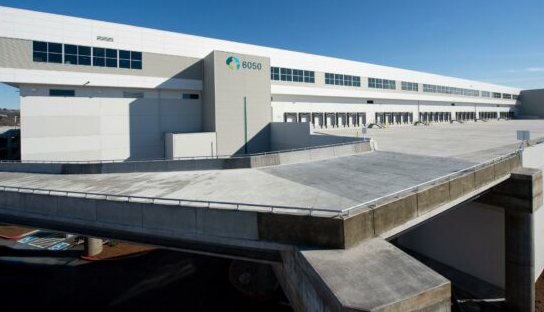 亚马逊在西雅图独特的多层仓库租赁了巨大的空间 以加快交付速度