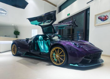 超稀有的紫色碳帕加尼Huayra Dinastia登陆中国