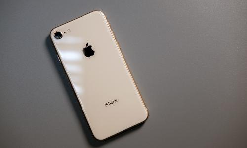 借助Sprint的快速促销 客户可以每月8美元的价格租赁iPhone 8