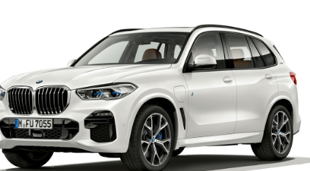 宝马 X5 xDrive45e插电式混合动力车展现出更大的动力和更大的范围