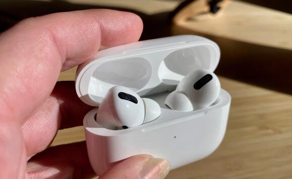 借助AirPods Pro 2019年AirPods的出货量可能翻倍