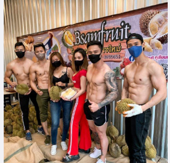泰国多处健身房停业 教练开始做副业光膀子卖榴莲