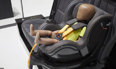 梅赛德斯奔驰的汽车座椅原型将使儿童更安全