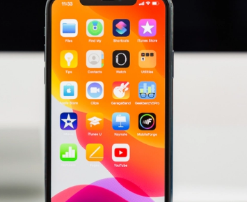 我发现它们比闪亮的玻璃iPhone11明显更结实