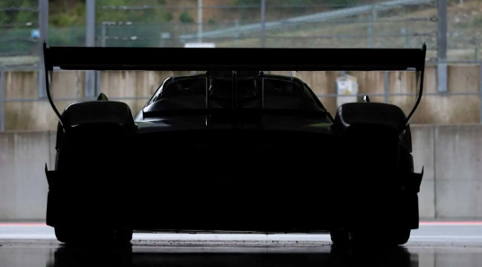 帕加尼HuayraRTeaser展示了V12动力赛道野兽的后方轮廓
