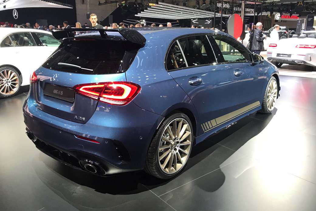 新梅赛德斯- amg A35: 2018年热门a级车抵达巴黎