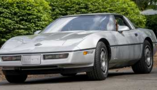 雪佛兰Corvette的各代产品在任何拉伸方面都不对称