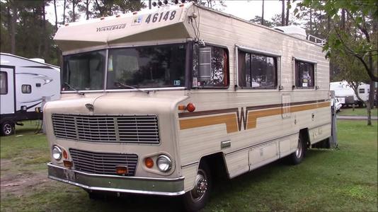 款涡轮增压的LS交换1978Winnebago击中了爱国主义的和弦