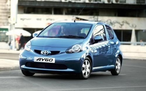 丰田还重组了Aygo系列至2020年从该车的阵容中删​​除了三门车型