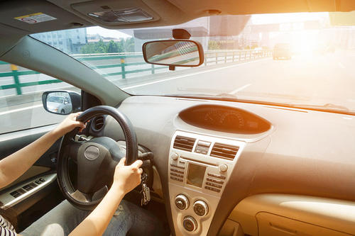 驾驶员避免在智能高速公路上使用坚硬的肩膀