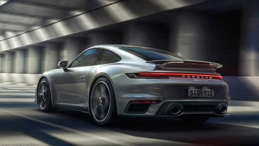 GT3的修饰和轻巧的触感成为新款911旗舰版的选装件