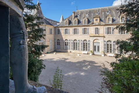 法国城堡在家庭中保留了几个世纪要价200万美元