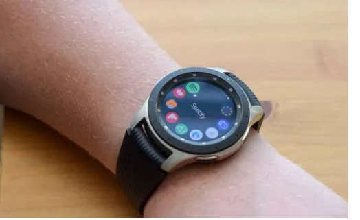 泄漏表明三星GalaxyWatch4可能看起来不像一个丑陋的智能手表