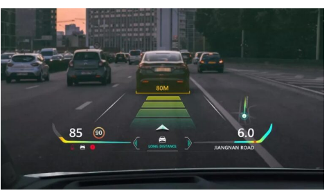 AR HUD是华为将汽车挡风玻璃变成屏幕的新技术