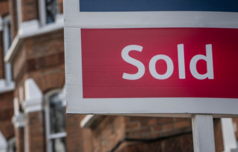 奥迪Q9发现在纽伯格林周围投掷它的大车身