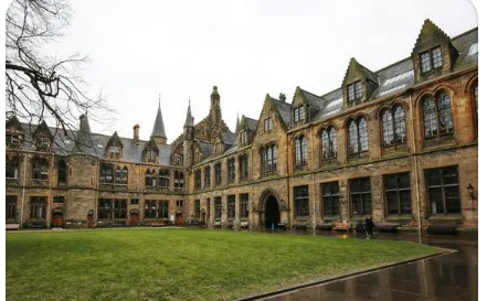 斯诺德格拉斯被任命为大学发展副总裁