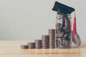 排名第一的大学每年的费用都超过55000美元