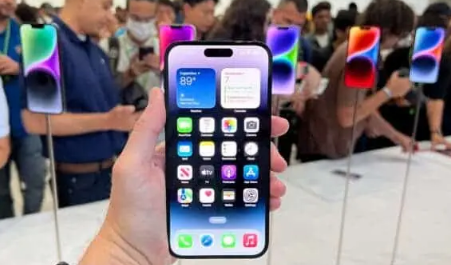 IPHONE 14 PRO 显示屏以 149 分排名第一