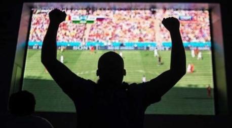 25岁小伙辞去公职去看世界杯
