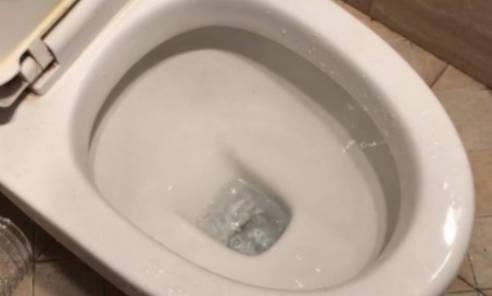 马桶堵了管道疏通剂正确用法
