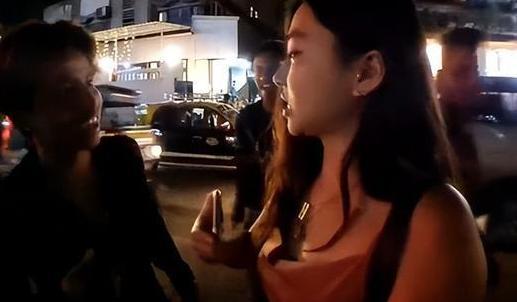 印度男子街头强吻韩国女主播后被捕