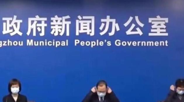 广州发布会现场发言人集体摘下口罩