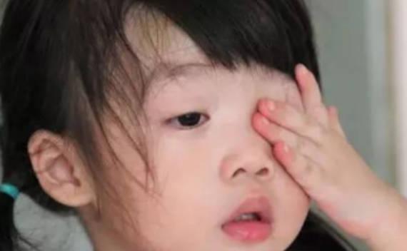 麻痹性斜视的原因是什么？