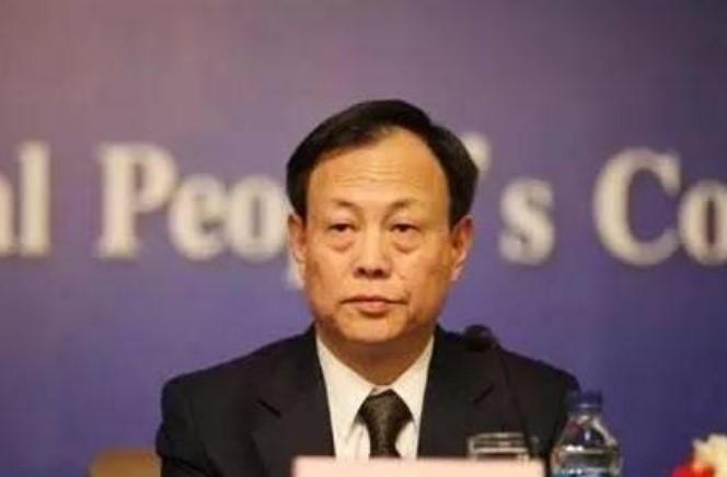 监管重拳打击市场操纵，“牛散”145个账户操纵8只股票，被罚5.7亿元