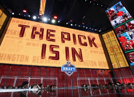 指挥官将在 2023 年 NFL 选秀中选择第 16 顺位