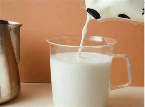 喝牛奶太多会致癌？这6条食物谣言 很多人都被坑了