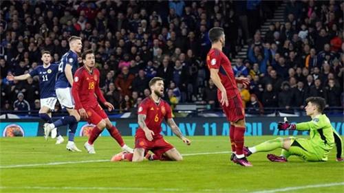 欧预赛：西班牙0-2击败苏格兰 麦克托米奈梅开二度 