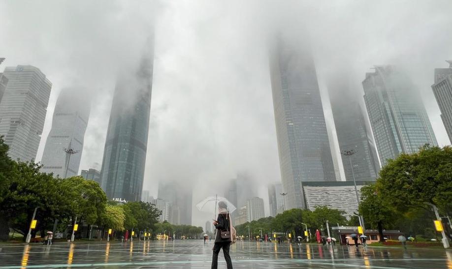 广东雨季来袭 广东人成为全国最“潮”的仔