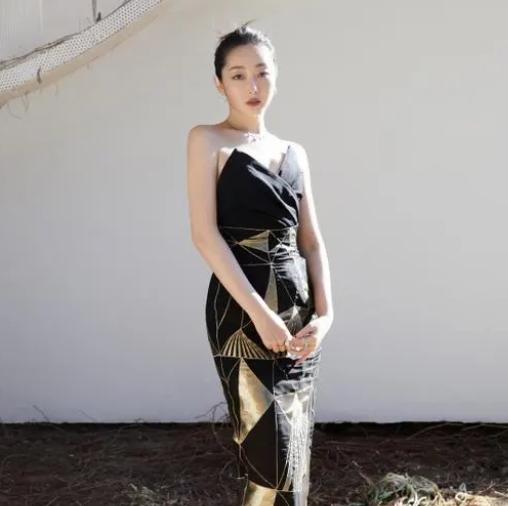 勇敢面对：蒋梦婕被恶意拍裙底遭勒索，呼吁女性用法律维护自身权益