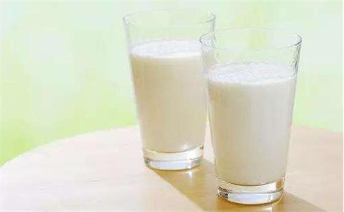 三个饮食冷知识你知道吗 喝牛奶和喝水哪个更解渴？