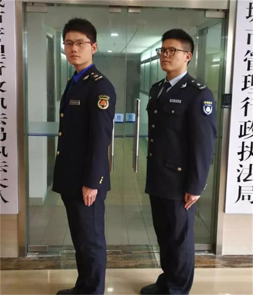 4591元一套城管制服，城管局回应：我们是合法行动的！