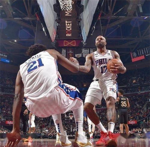 塔克表示将帮助恩比德赢得MVP和总冠军，球队目标清晰明确