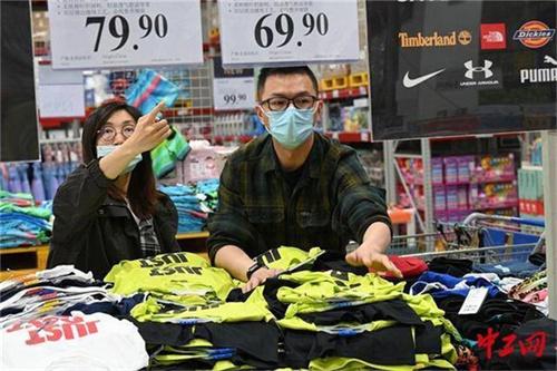 五一假期消费高峰期北京商场客流量和销售额增长