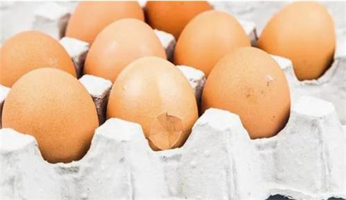 这4种鸡蛋不可贪嘴 生吃鸡蛋暗藏多种隐患