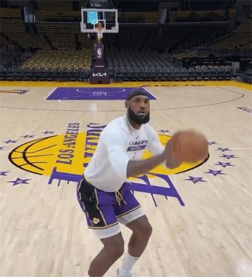 詹姆斯备战第276场季后赛：湖人领先勇士2-1