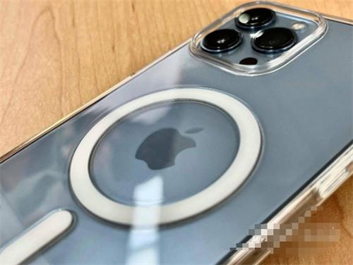 外媒爆料：苹果iPhone 15 / Plus将配备新款堆叠式摄像头，提升拍摄能力！