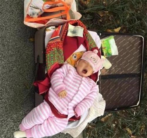 婴儿被放在纸箱抛弃至马路边 可怜
