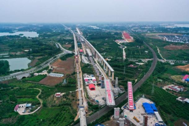 全国首次同步转体！荆荆高铁和沪渝蓉高铁特大桥成功跨越焦柳铁路